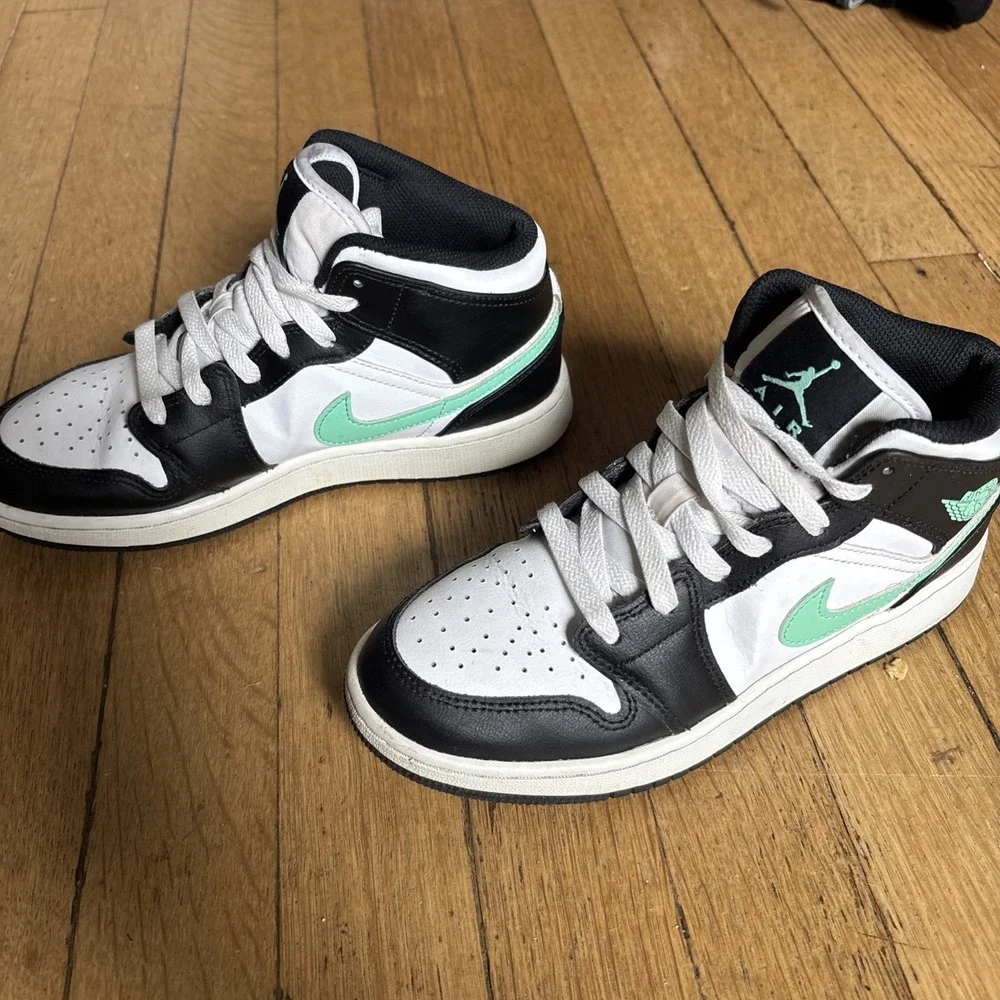 Nike Shoes Womens 6.5 Youth 5Y Air Jordan 1 Mid White Green Glow Black Sneakers